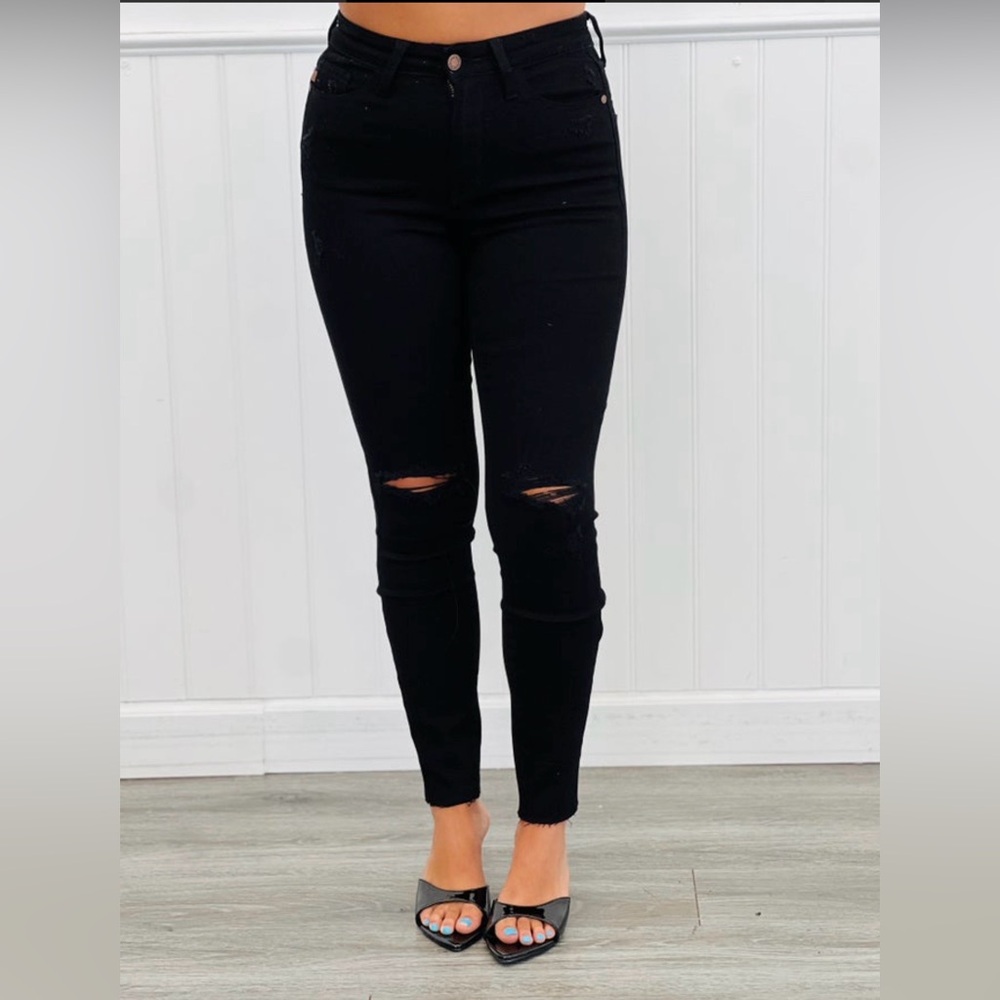 NWT Judy Blue Black Ripped Skinny Jeans